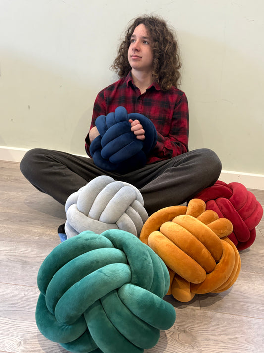 Dovetail Knot Cushion